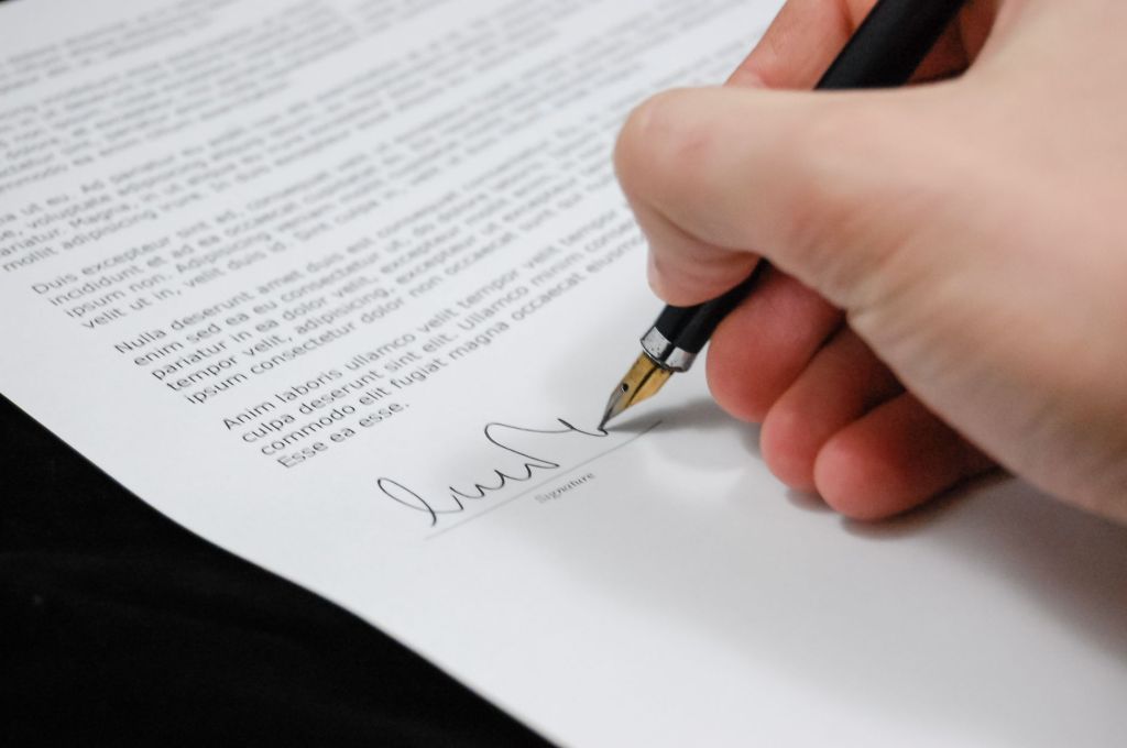 Before You Sign Any Contract: 10 Clauses That Could Save You&nbsp;Thousands